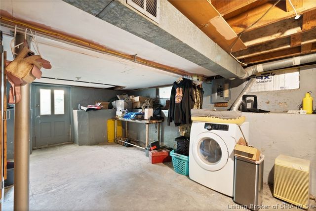 609 W Utica Street, Sellersburg, IN 47172