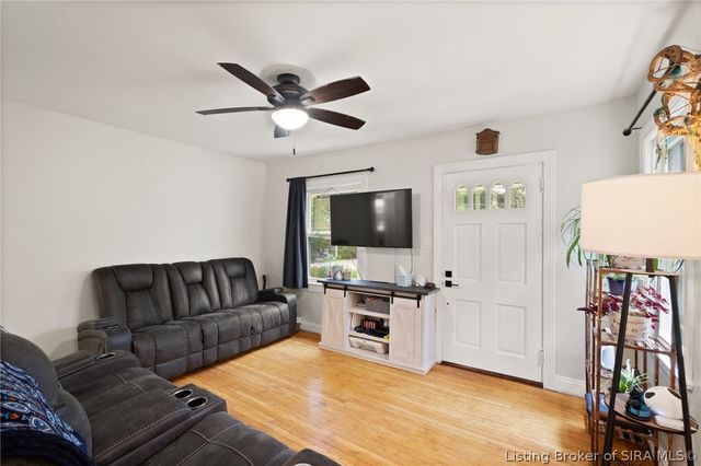 609 W Utica Street, Sellersburg, IN 47172