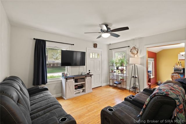 609 W Utica Street, Sellersburg, IN 47172