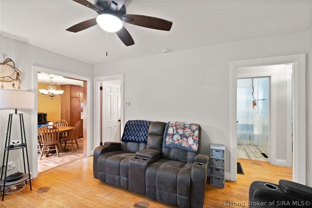 609 W Utica Street, Sellersburg, IN 47172