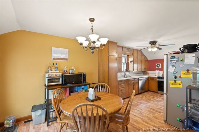 609 W Utica Street, Sellersburg, IN 47172
