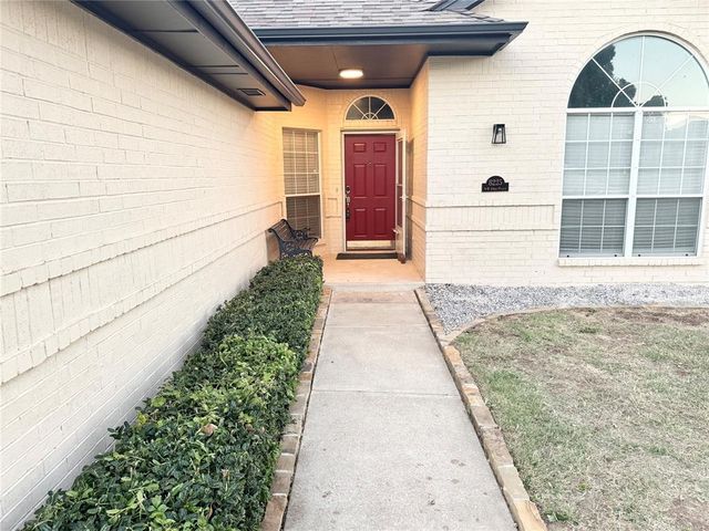 8225 NW 83rd Place, Oklahoma City, OK 73132