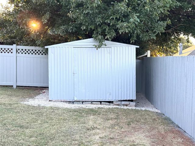 8225 NW 83rd Place, Oklahoma City, OK 73132