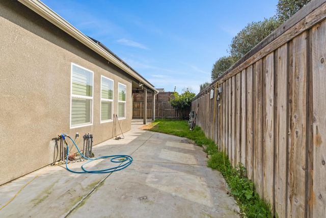 7287 W San Bruno Avenue, Fresno, CA 93723