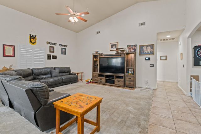 7287 W San Bruno Avenue, Fresno, CA 93723