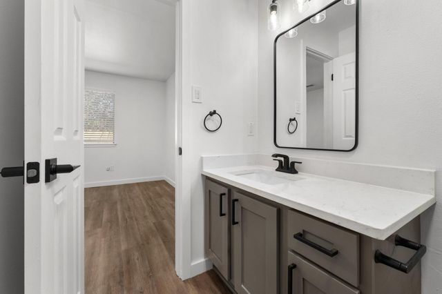 7600 Woodstone CV A, Austin, TX 78749