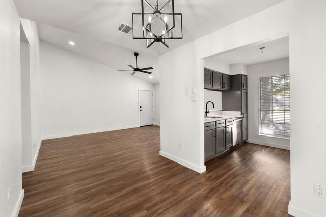7600 Woodstone CV A, Austin, TX 78749