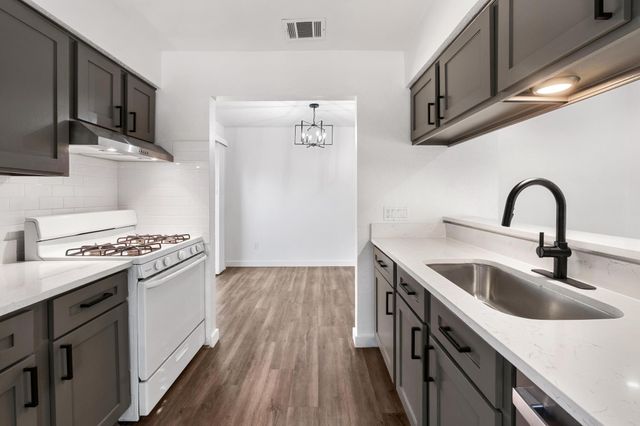 7600 Woodstone CV A, Austin, TX 78749