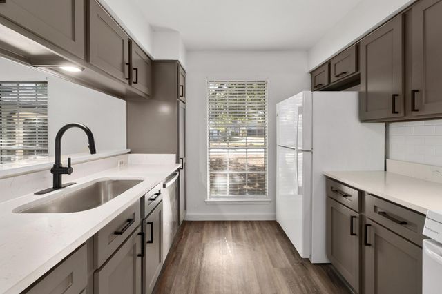 7600 Woodstone CV A, Austin, TX 78749