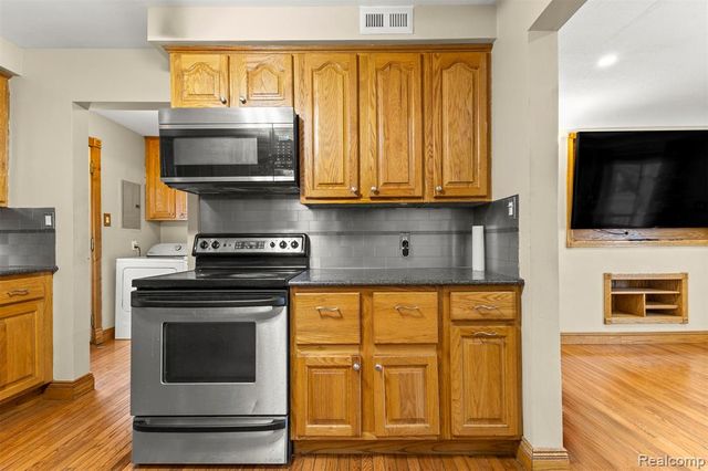 4903 Bedford Street, Dearborn Heights, MI 48125