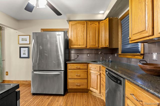 4903 Bedford Street, Dearborn Heights, MI 48125