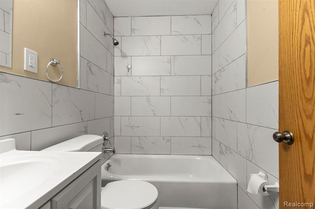 4903 Bedford Street, Dearborn Heights, MI 48125