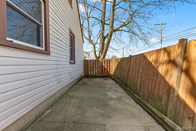 4903 Bedford Street, Dearborn Heights, MI 48125