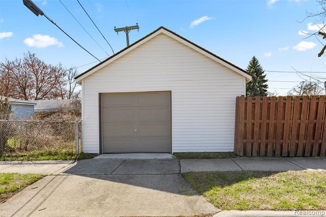 4903 Bedford Street, Dearborn Heights, MI 48125