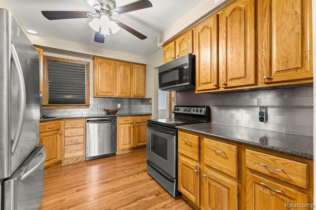 4903 Bedford Street, Dearborn Heights, MI 48125