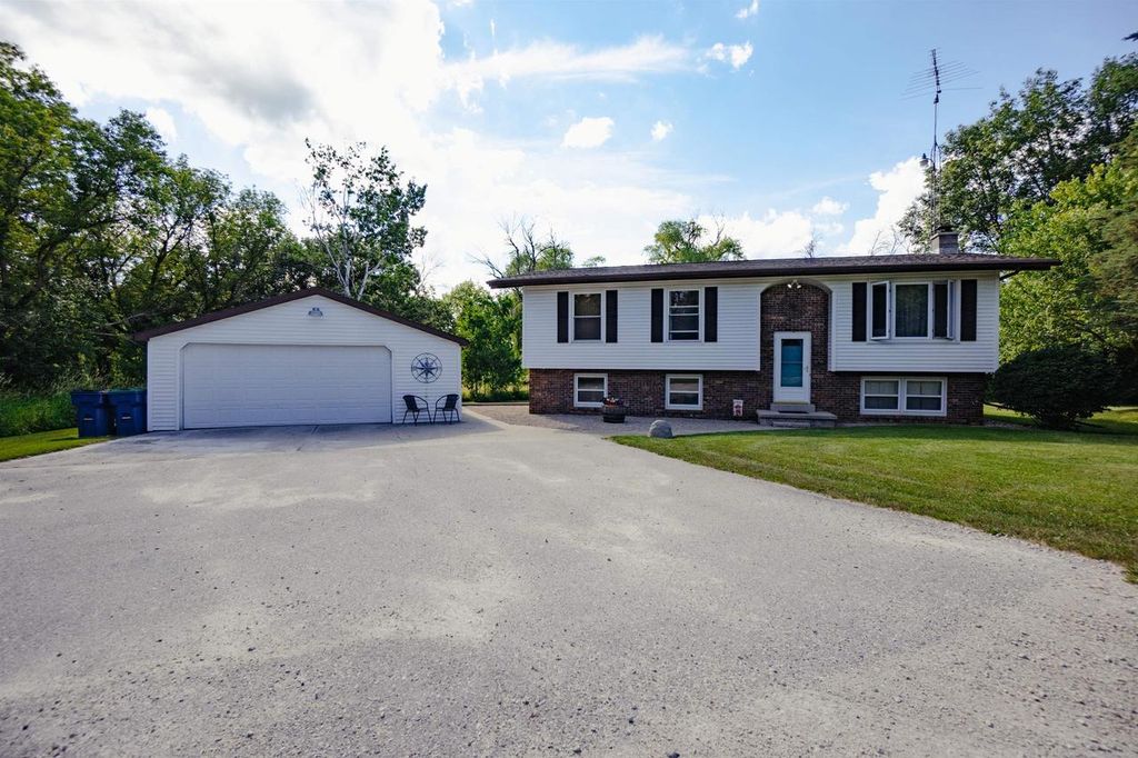 W8107 W CLARK ROAD, Oakfield, WI 53065