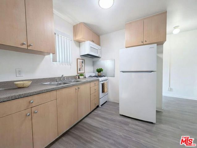 1211 W 28th Street 10, Los Angeles, CA 90007