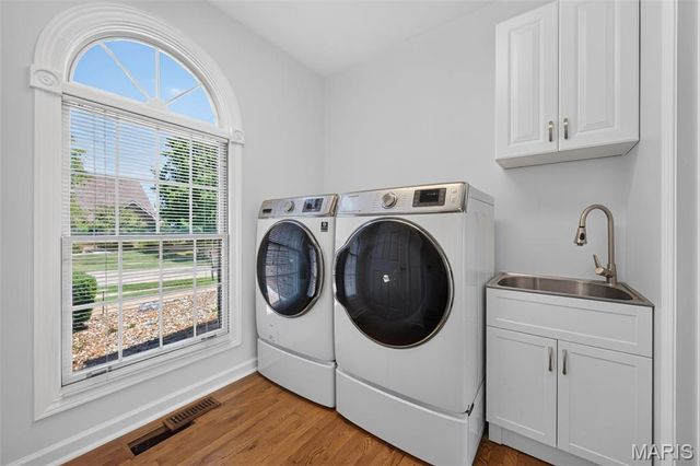6320 Christopher Winds Court, Oakville, MO 63129