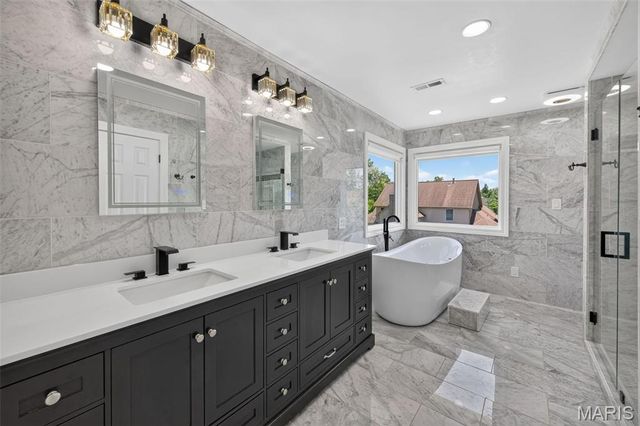 6320 Christopher Winds Court, Oakville, MO 63129