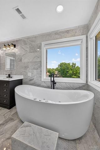 6320 Christopher Winds Court, Oakville, MO 63129