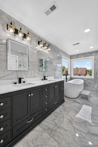 6320 Christopher Winds Court, Oakville, MO 63129