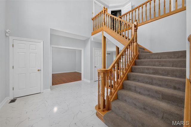6320 Christopher Winds Court, Oakville, MO 63129