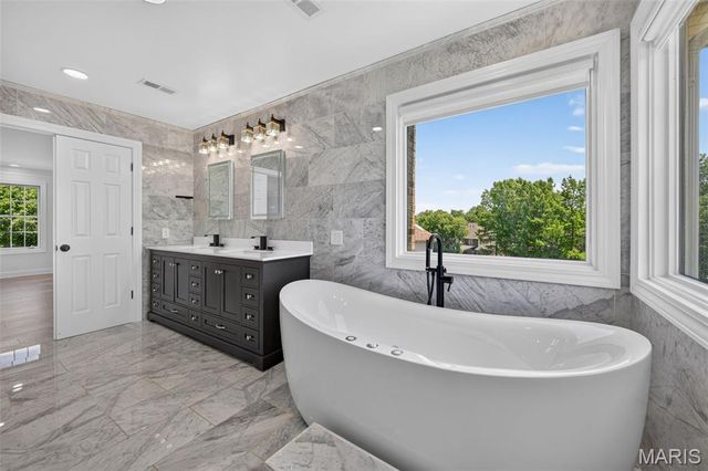 6320 Christopher Winds Court, Oakville, MO 63129