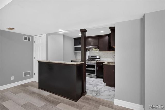 6320 Christopher Winds Court, Oakville, MO 63129
