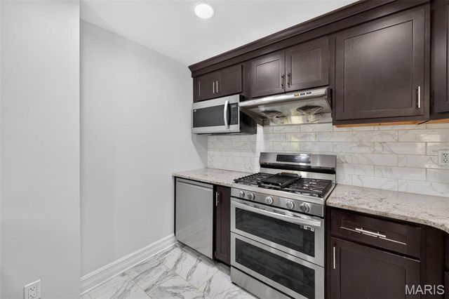 6320 Christopher Winds Court, Oakville, MO 63129