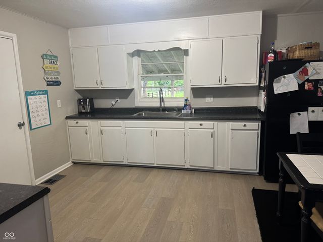 1042 E McKay Road, Shelbyville, IN 46176