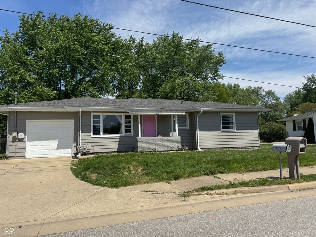 1042 E McKay Road, Shelbyville, IN 46176