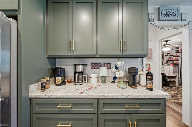 4568 Johns Point RD, Gloucester, VA 23061