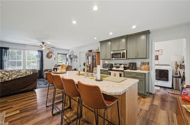 4568 Johns Point RD, Gloucester, VA 23061