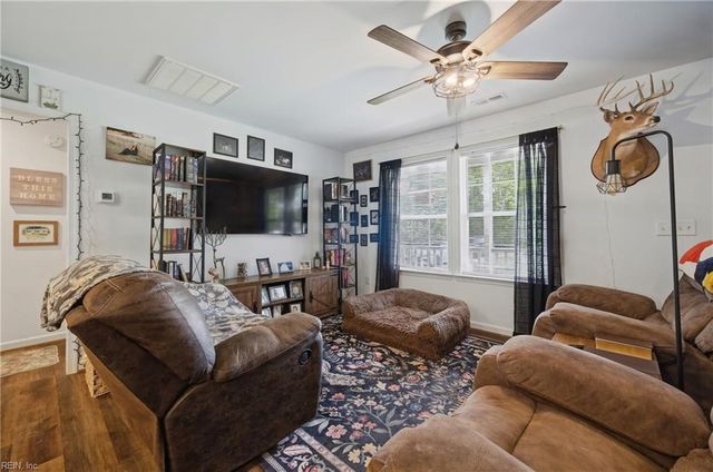 4568 Johns Point RD, Gloucester, VA 23061