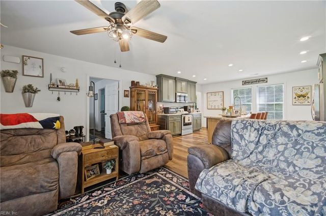 4568 Johns Point RD, Gloucester, VA 23061