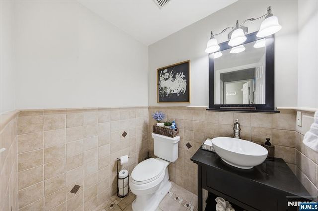 18 Metro Vista Drive, Hawthorne, NJ 07506