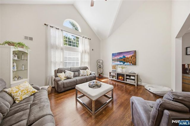 18 Metro Vista Drive, Hawthorne, NJ 07506