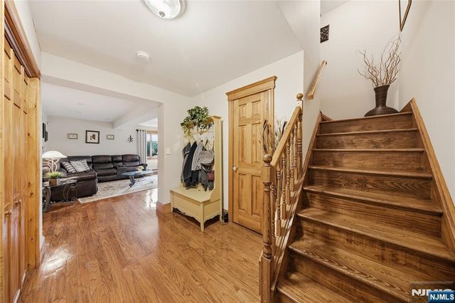 18 Metro Vista Drive, Hawthorne, NJ 07506