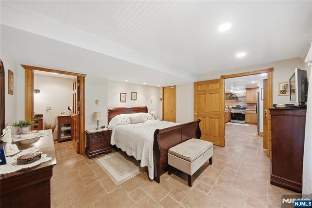 18 Metro Vista Drive, Hawthorne, NJ 07506