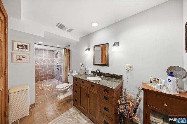 18 Metro Vista Drive, Hawthorne, NJ 07506