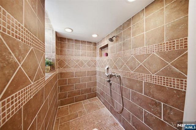 18 Metro Vista Drive, Hawthorne, NJ 07506