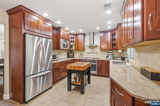 18 Metro Vista Drive, Hawthorne, NJ 07506