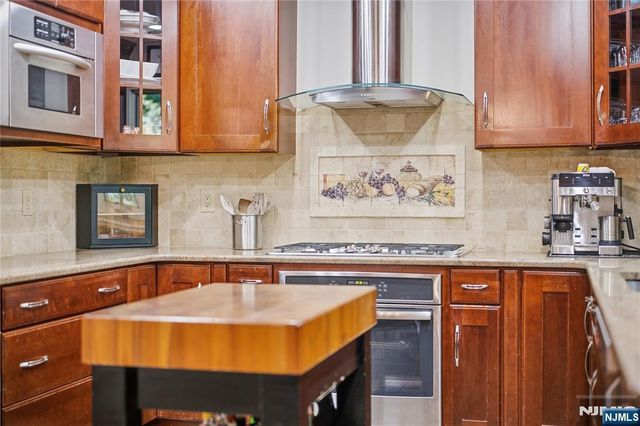 18 Metro Vista Drive, Hawthorne, NJ 07506