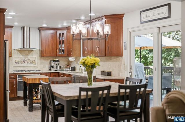 18 Metro Vista Drive, Hawthorne, NJ 07506