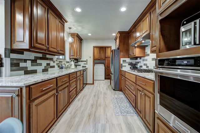 301 Little Chisholm Circle, Edmond, OK 73012