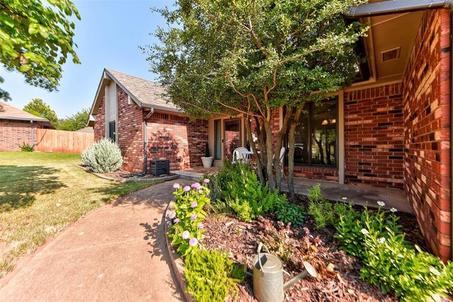 301 Little Chisholm Circle, Edmond, OK 73012