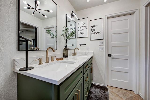 301 Little Chisholm Circle, Edmond, OK 73012