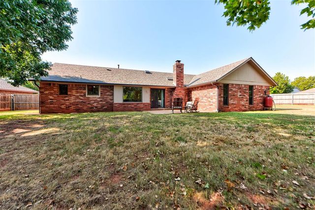 301 Little Chisholm Circle, Edmond, OK 73012