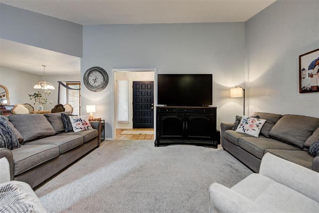 301 Little Chisholm Circle, Edmond, OK 73012