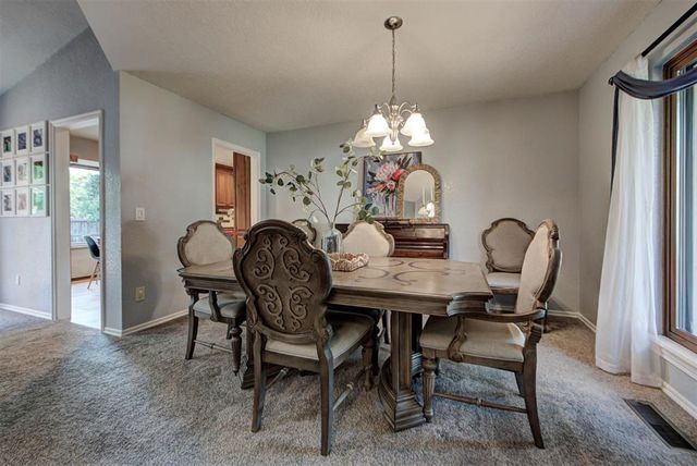 301 Little Chisholm Circle, Edmond, OK 73012